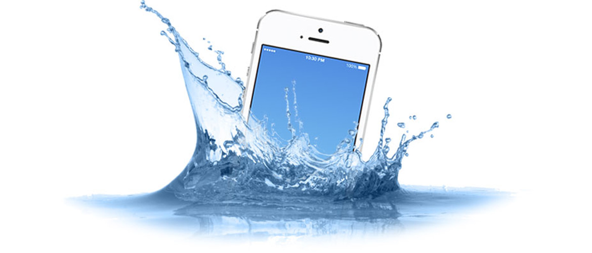 smartphone in acqua